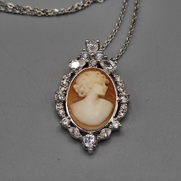 Jaqueline Kennedy X Camrose and Cross Cameo & Crystal Pendant Necklace JBK w Box - Picture 3 of 15